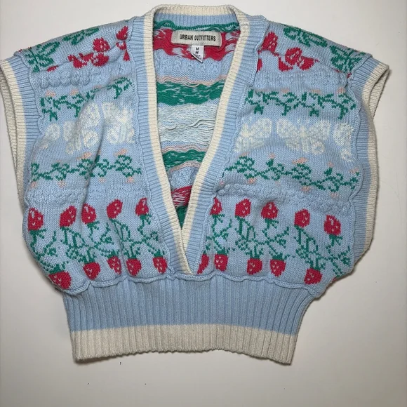 Urban Outfitters Cropped Blue strawberry sweater Vest Size Medium - Picture 3 of 7